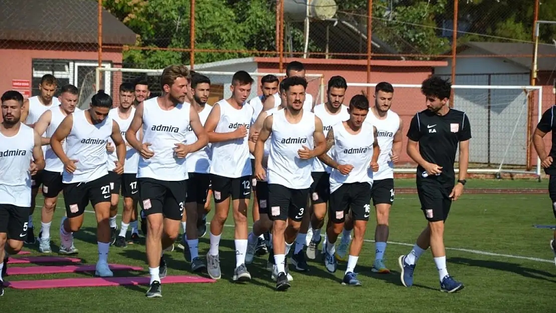 Ayvalıkgücü Belediyespor topbaşı yaptı