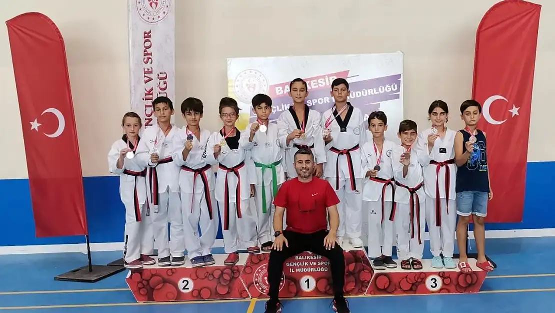 Ayvalıklı sporcular madalyaya doymuyor