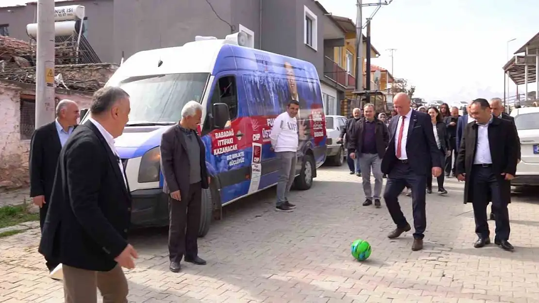 Babadağ'da adaylar birbiriyle futbol oynadı