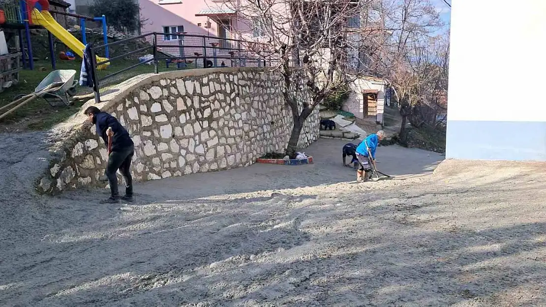 Babadağ'da yol iyileştirme çalışmaları sürüyor