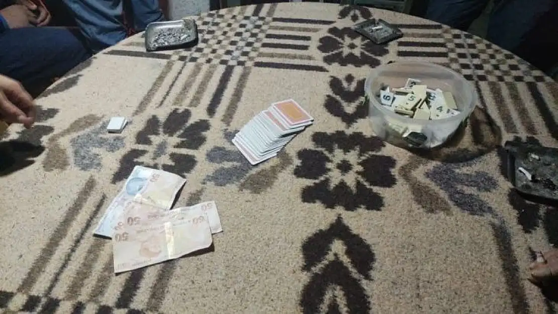 Bağ evini kumarhaneye çevirdi, jandarmadan saklayamadı