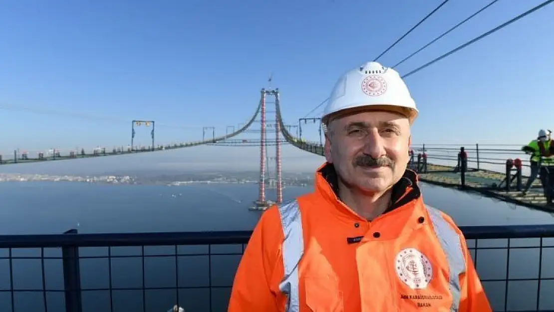 Bakan Karaismailoğlu, 1915 Çanakkale Köprüsü kedi yolunda yürüyerek Asya'dan Avrupa'ya geçti