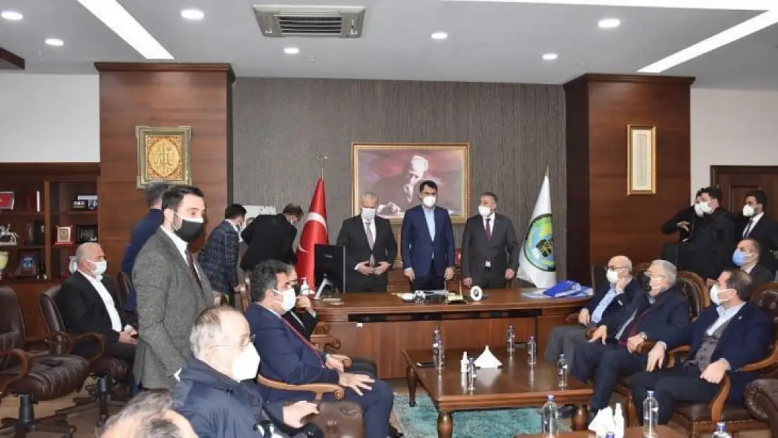 Bakan Kurum'dan Rıza Bey Apartmanı ve Menemen ziyareti