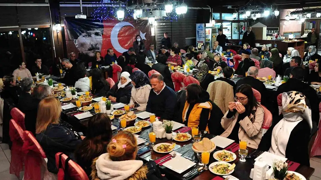 Balçova'da şehit aileleri onuruna yemek
