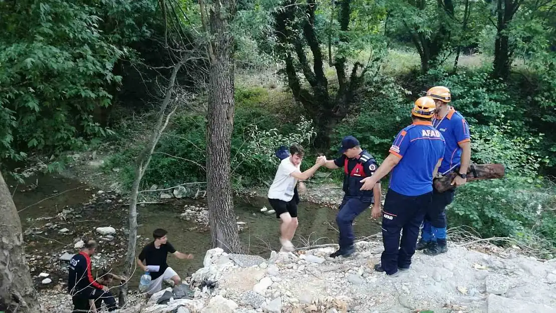 Balık tutmaya giderken kaybolan 3 genci AFAD ekipleri buldu