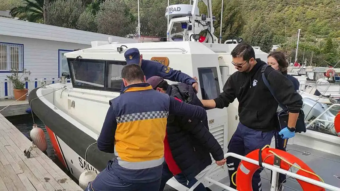 Balıkçı teknesinde rahatsızlanan vatandaşa tıbbi tahliye