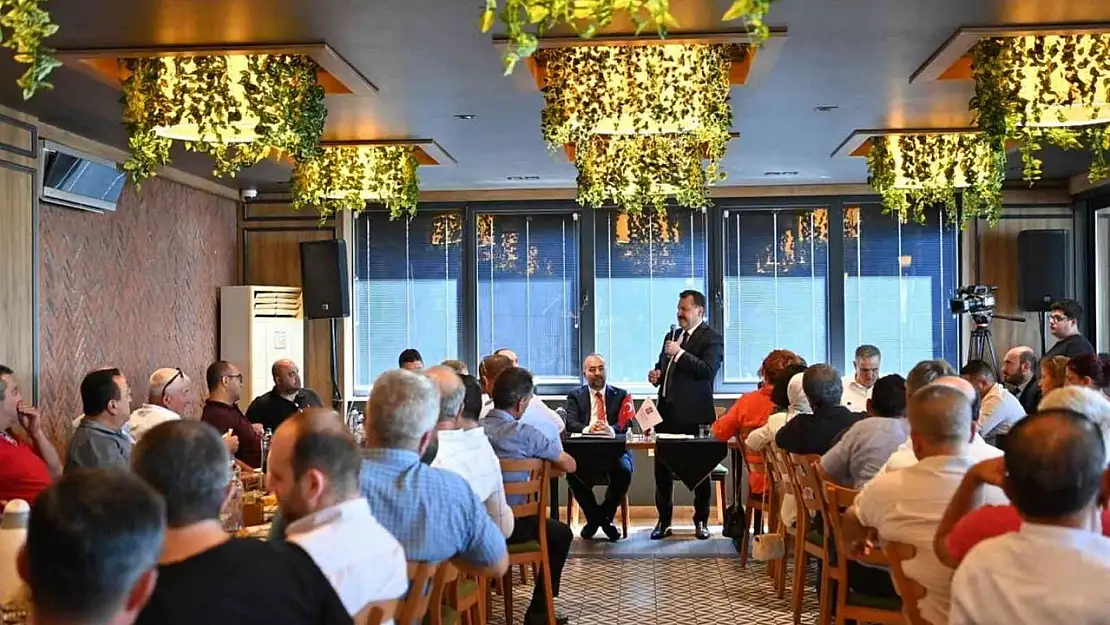 Balıkesir Büyükşehir Belediye Başkanı Yücel Yılmaz, Bandırmalı muhtarlarla buluştu