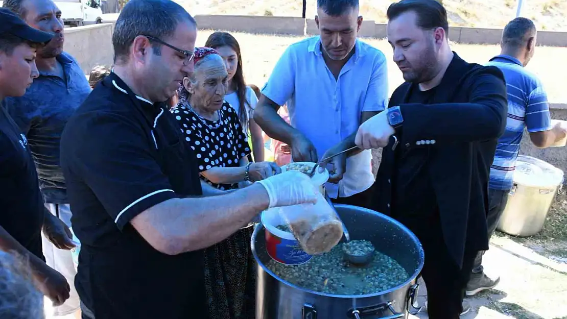 Balıkesir Büyükşehir, Macarlar ve Kabakdere'de aşure hayrı düzenledi