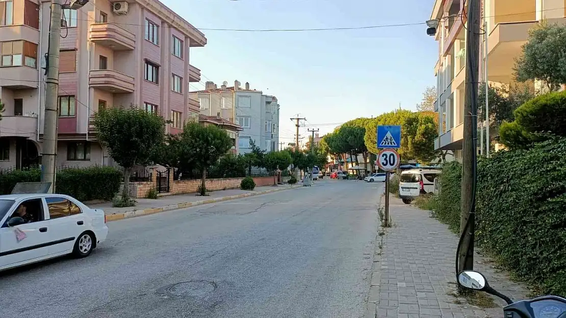 Balıkesir, Çanakkale ve Bursa'da hissedilen deprem kısa süreli paniğe sebep oldu