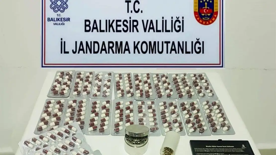 Balıkesir'de 2 uyuşturucu taciri yakalandı