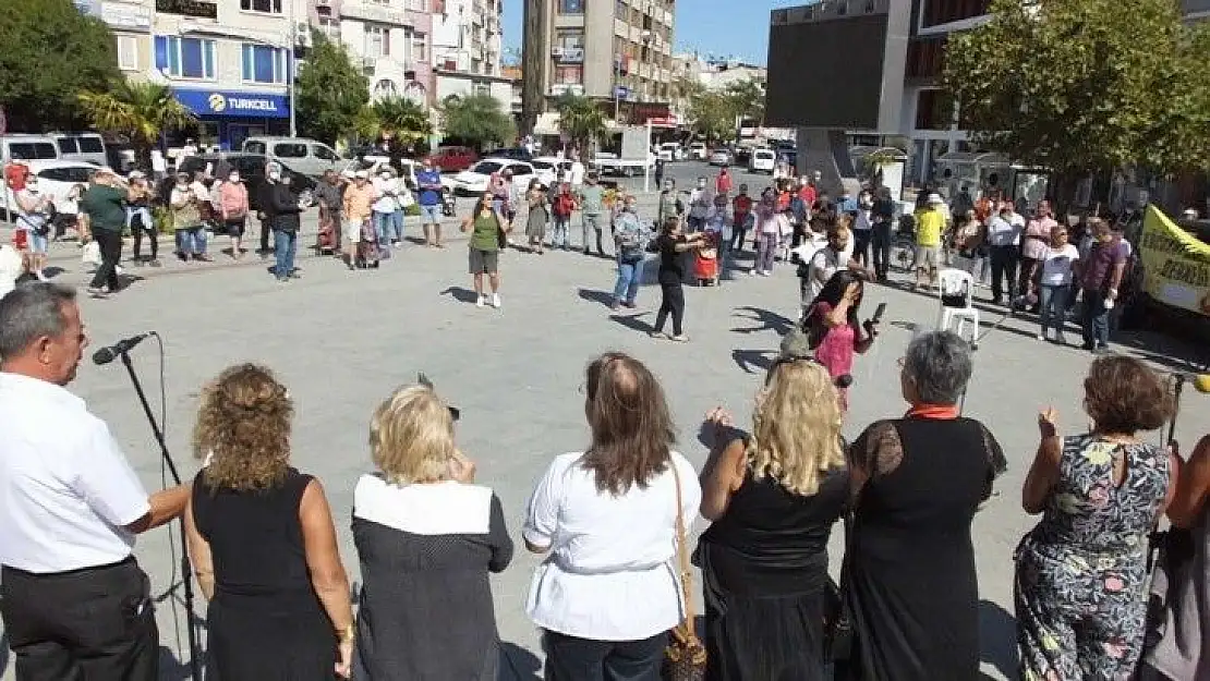 Balıkesir'de Ayvalıklı amatörlerin konseri Burhaniyelileri coşturdu