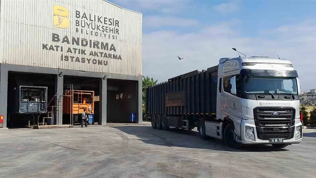 Balıkesir'de bayram tatilinde 15 bin ton çöp toplandı