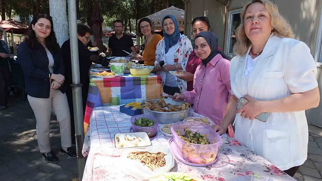Balıkesir'de çölyaklılar geleneksel kahvaltıda bir araya geldi