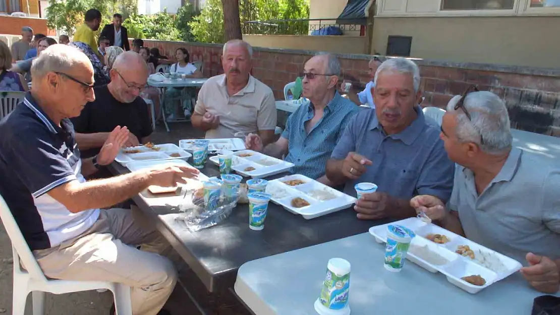 Balıkesir'de davullu klarnetli keşkek dövme geleneği asırlardır sürüyor