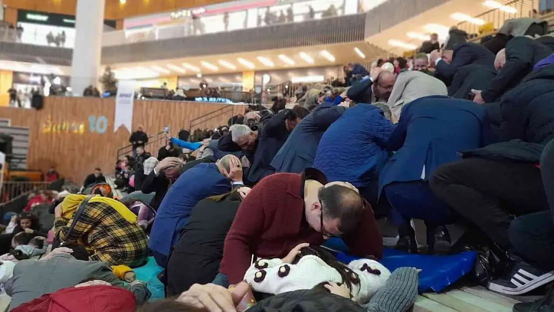 Balıkesir'de deprem tatbikatı AVM'de yapıldı