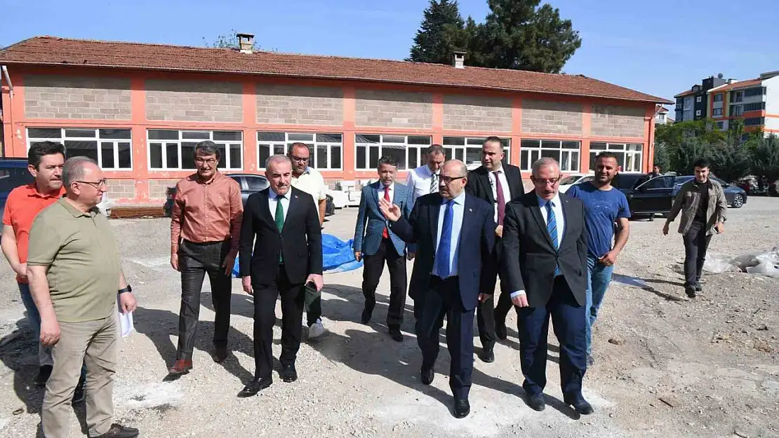 Balıkesir'de devam eden okul inşaatlarına Vali Ustaoğlu'ndan denetim