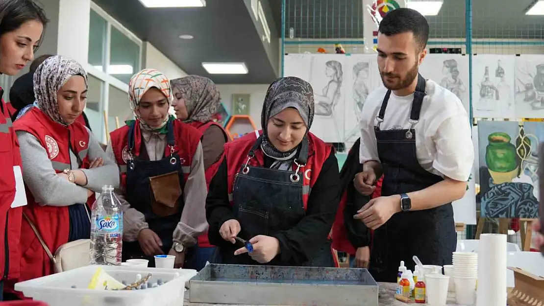 Balıkesir'de gönüllü gençlerden çevre temizliği