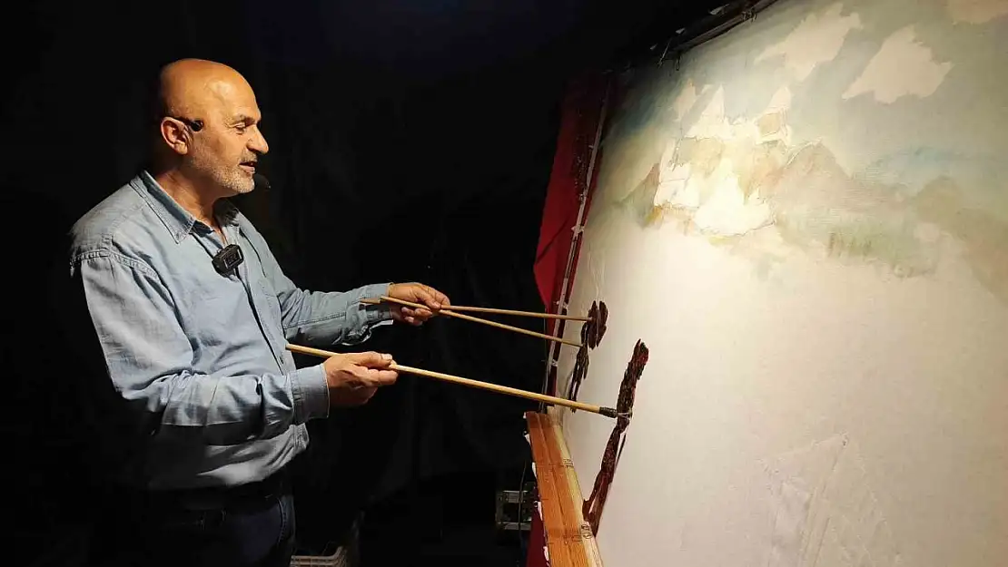 Balıkesir'de Hacivat-Karagöz canlı sinema etkinliği