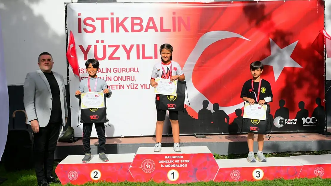 Balıkesir'de hafta sonu genç sporcular kıyasıya yarıştı