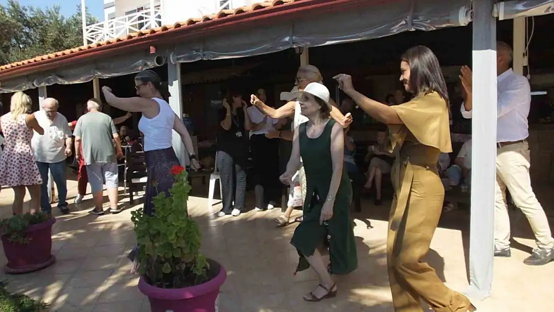 Balıkesir'de huzurevi sakinleri için eğlence düzenlendi