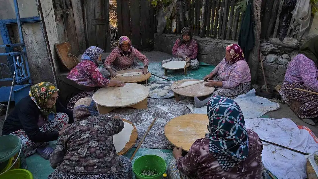 Balıkesir'de imece usulü kış hazırlıkları