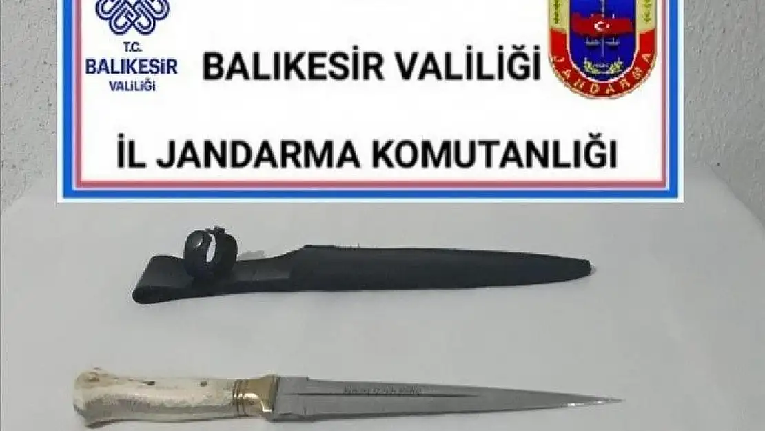 Balıkesir'de jandarma 13 aranan şahsı yakaladı