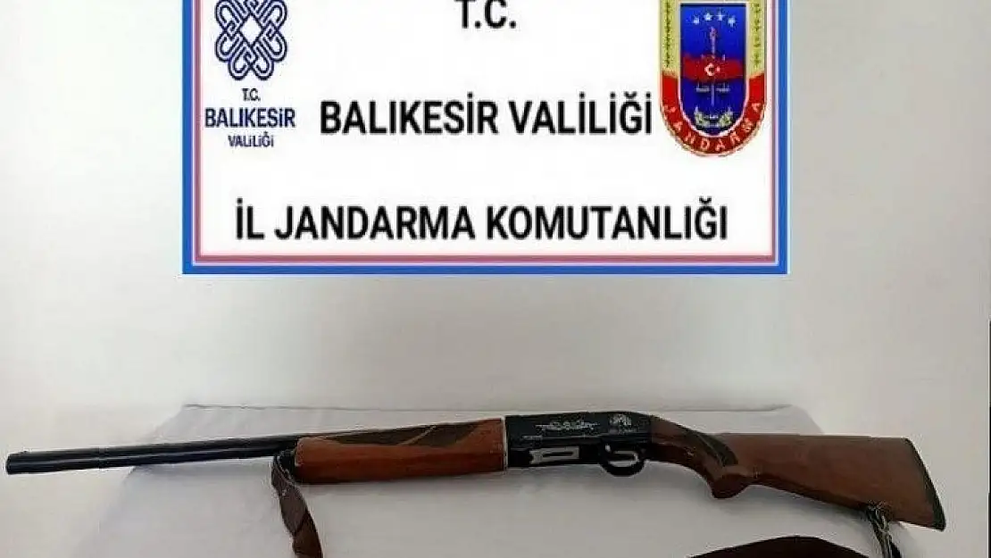 Balıkesir'de jandarma 5 aranan şahsı yakaladı