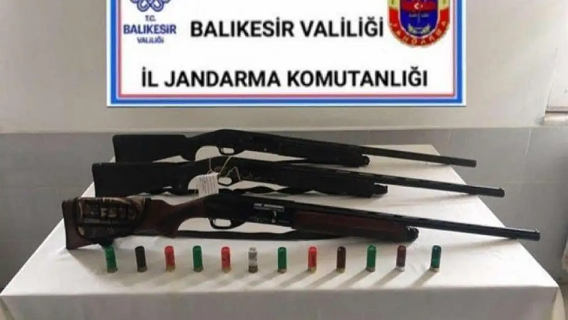 Balıkesir'de jandarma 8 aranan şahsı yakaladı