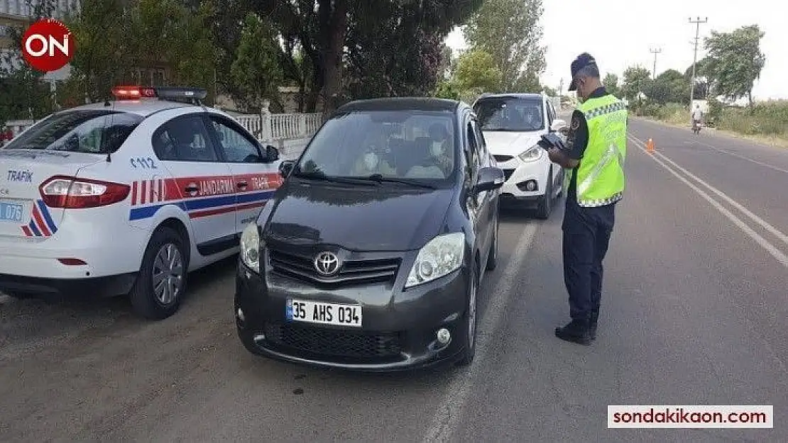 Balıkesir'de jandarmadan uyuşturucu ve aranan şahıs operasyonu