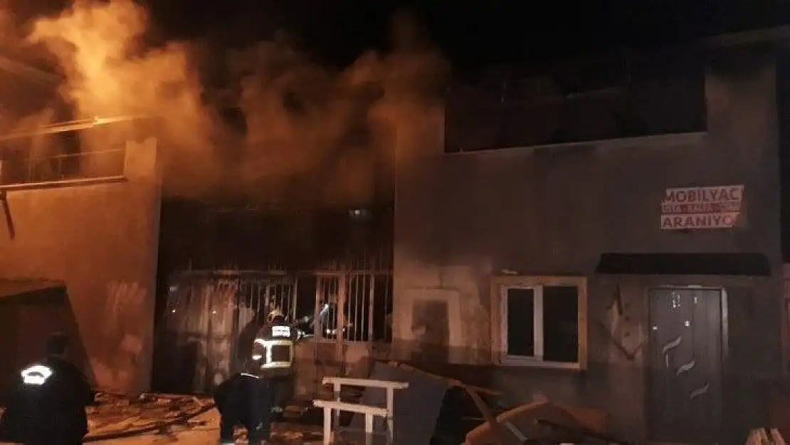Balıkesir'de mobilya atölyesinde yangın
