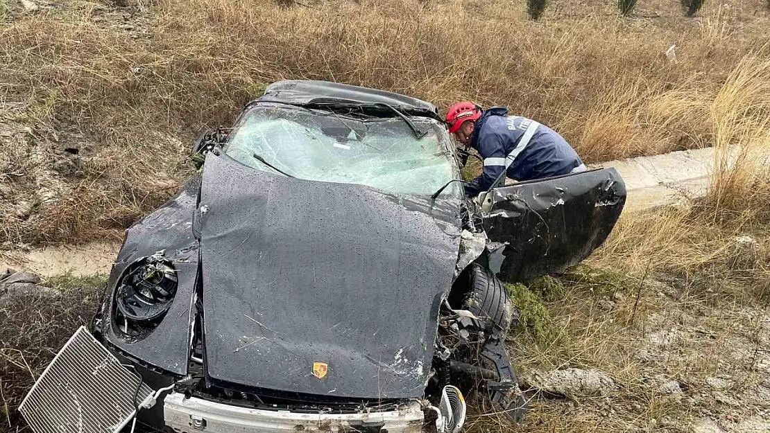 Balıkesir'de otomobil otobanda şarampole uçtu: 1 yaralı