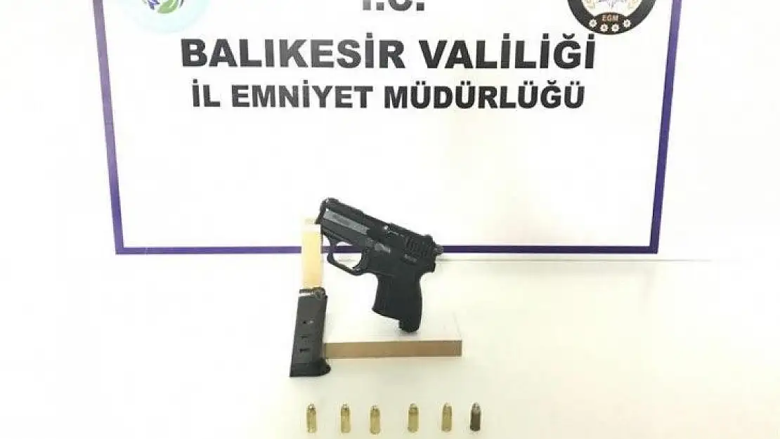 Balıkesir'de polis 16 aranan şahsı yakaladı