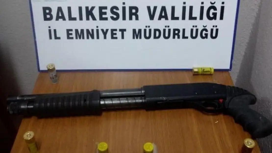 Balıkesir'de polis 20 aranan şahsı yakaladı