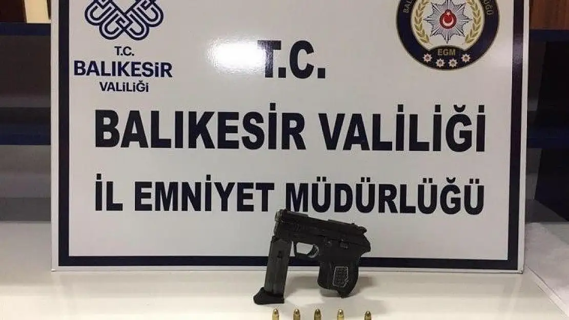 Balıkesir'de polis 20 aranan şahsı yakaladı