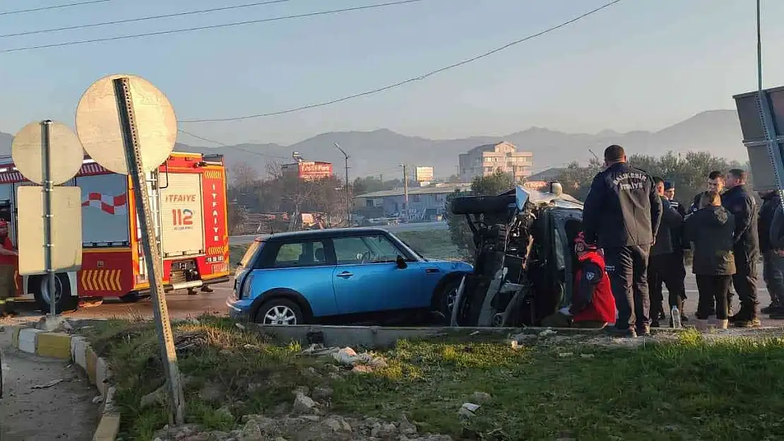 Balıkesir'de trafik kazası: 3 yaralı