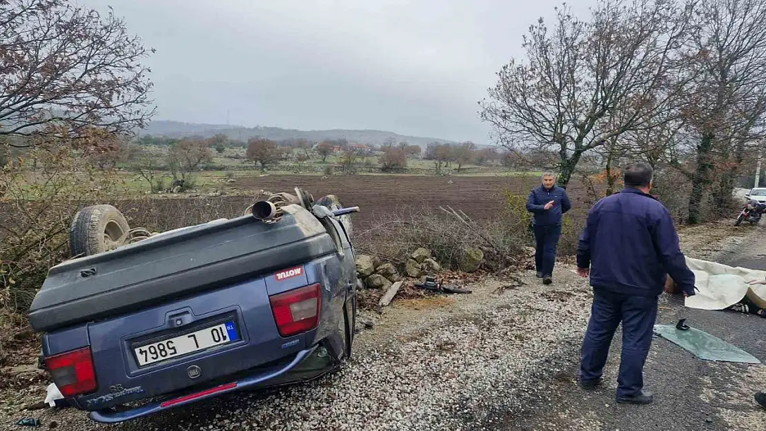 Balıkesir'de trafik kazasında araç ters döndü: 1 ölü, 2 yaralı