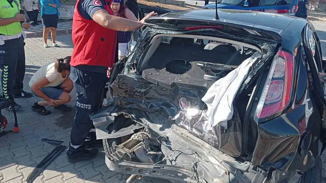 Balıkesir'de zincirleme trafik kazası: 4 yaralı