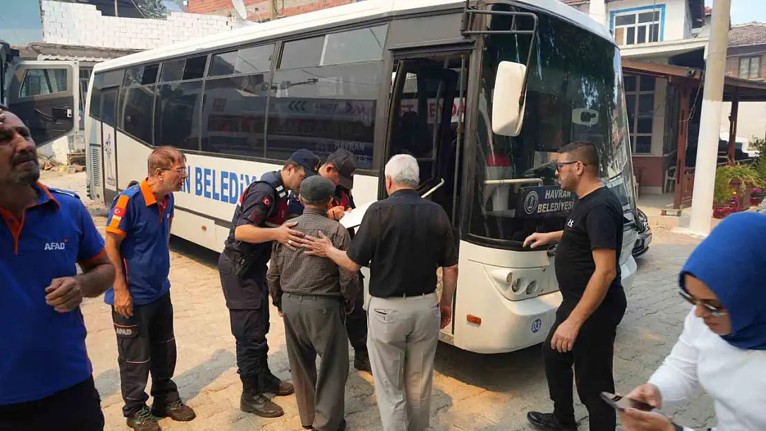 Balıkesir'deki orman yangınında Sarnıç Kırsal Mahallesi boşaltılıyor