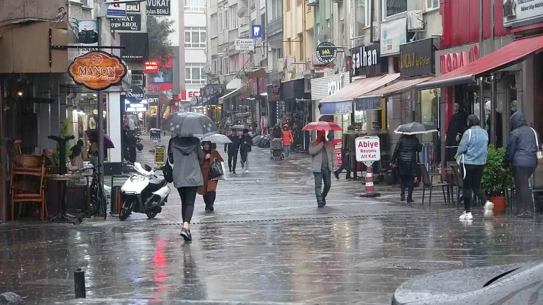 Balıkesir sağanak yağışa teslim oldu