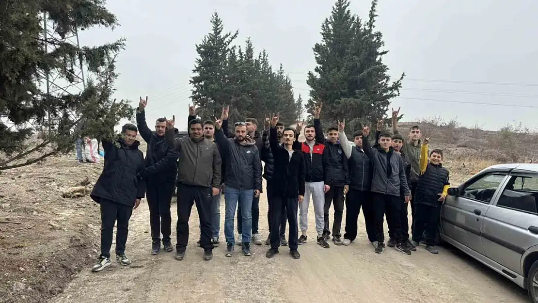 Balıkesir Ülkü Ocakları, Milli Ağaçlandırma Günü'nde Türk Gençliğiyle ağaç dikti