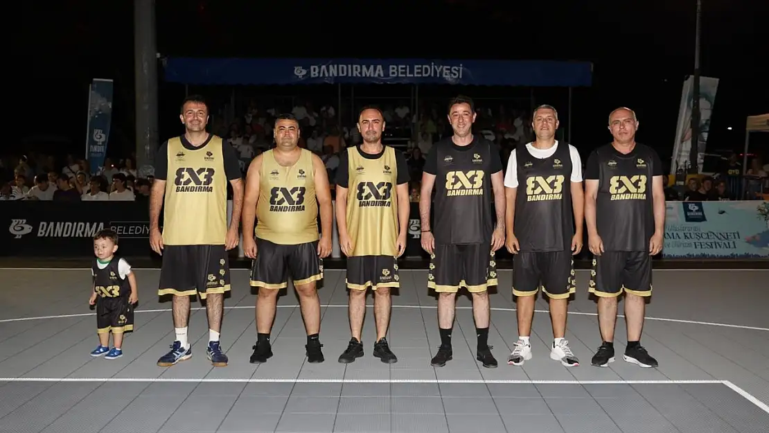 Bandırma Belediye Başkanı Tolga Tosun, basketbol oynadı