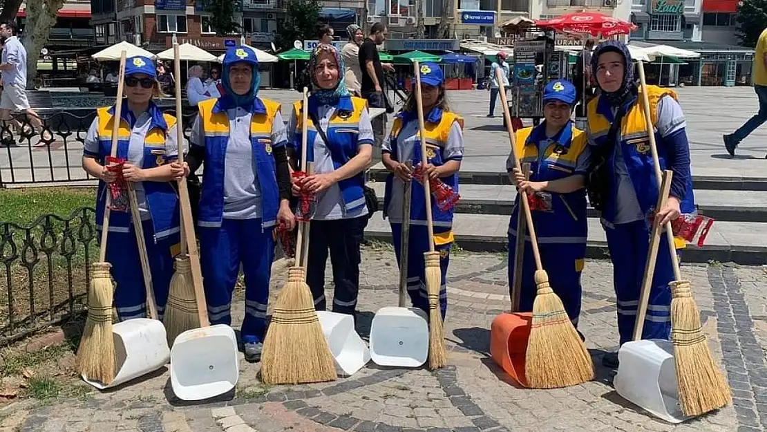Bandırma Cumhuriyet Meydanına kadın eli değdi.
