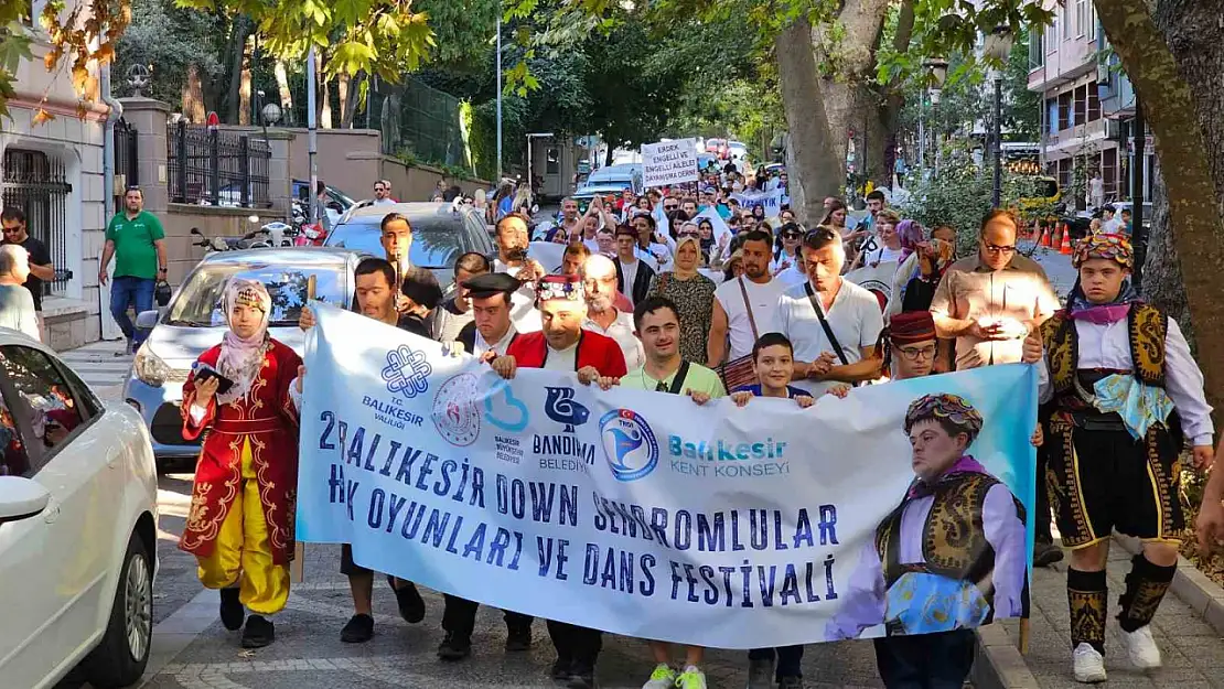 Bandırma'da Down Sendromlular için renkli festival kortej yürüyüşü ile başladı