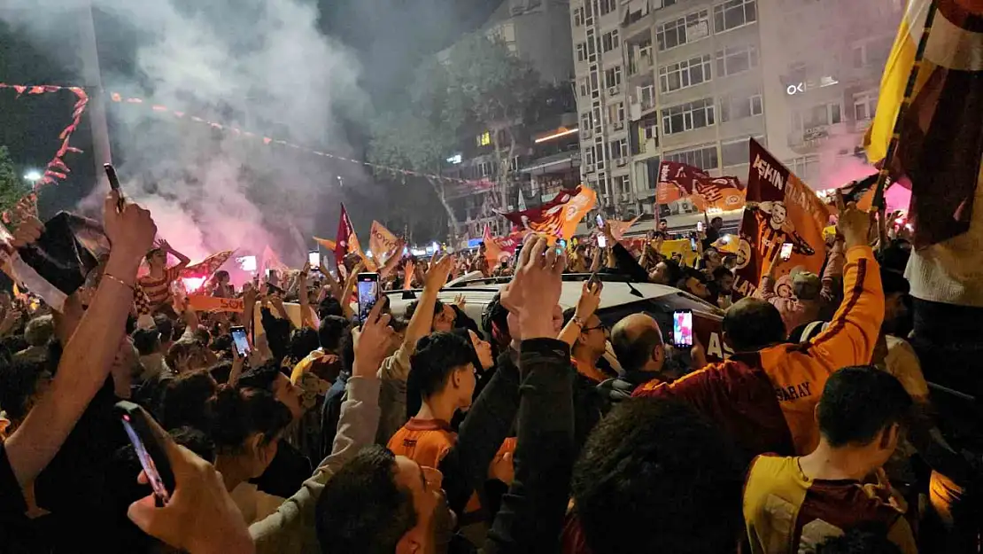 Bandırma'da Galatasaray'ın kutlamaları başladı