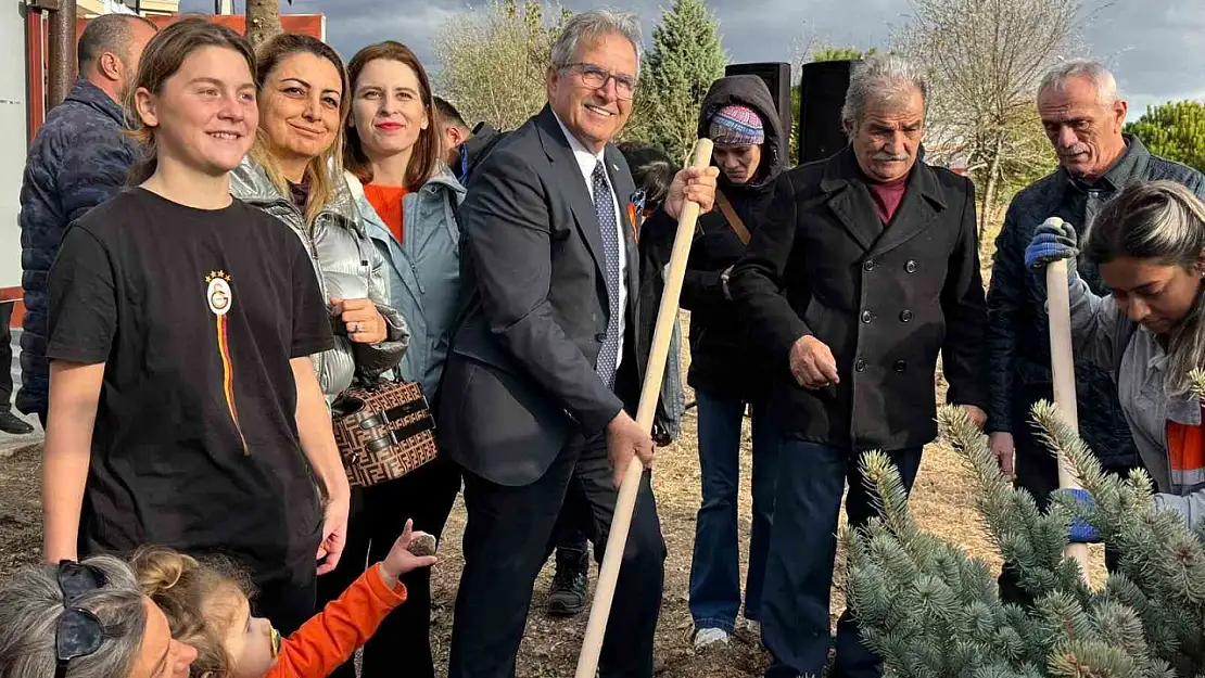 Bandırma'da katledilen kadınlar anısına fidan dikildi