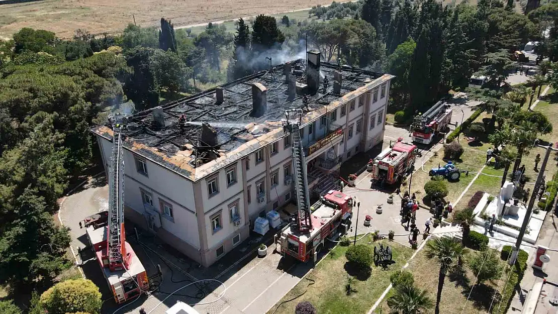Bandırma'da Koyunculuk Araştırma Enstitüsü'nün çatısında yangın paniği