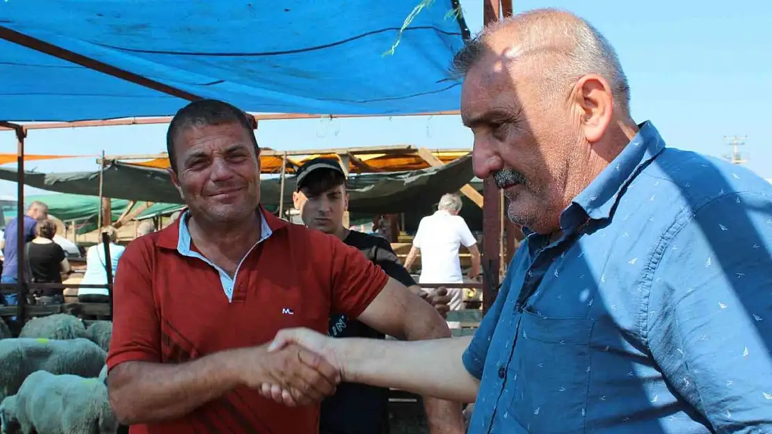 Bandırma'da kurban pazarında arefe günü yoğunluk