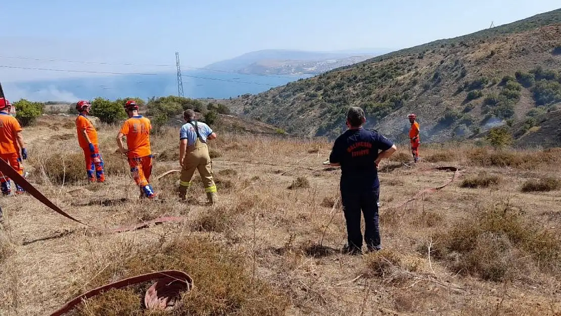 Bandırma'da meralık alandaki yangın korkuttu