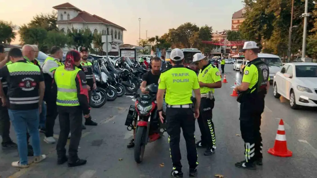 Bandırma'da motosiklet sürücülerine ekipman kullanımının önemi hatırlatıldı