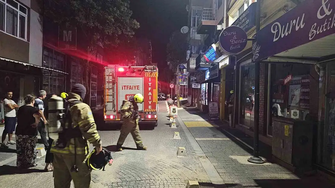 Bandırma'da ocakta unutulan yemek yangına sebep oldu